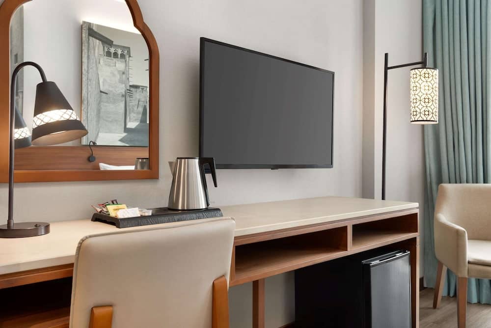 Super 8 by Wyndham Dubai Deira — 5