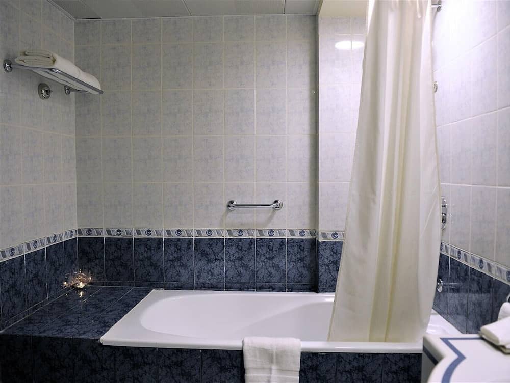 Signature Inn Deira - Free Parking — 4