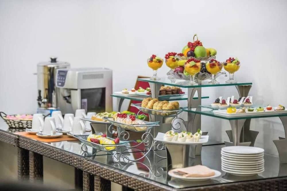 Sunday Hotel Holiday international Dubai — 4