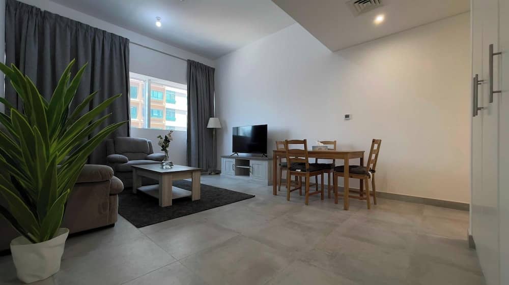 Cozy 1 BHK Furnished Apartment in Palette Tower in Tourist Club Area — 4