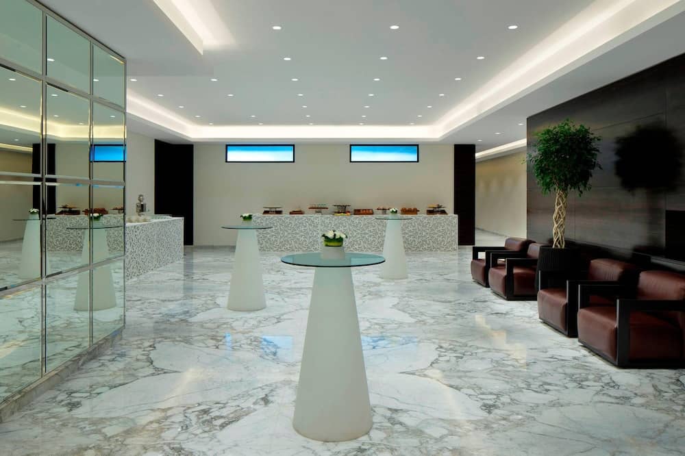 Le Meridien Dubai Hotel & Conference Centre — 4
