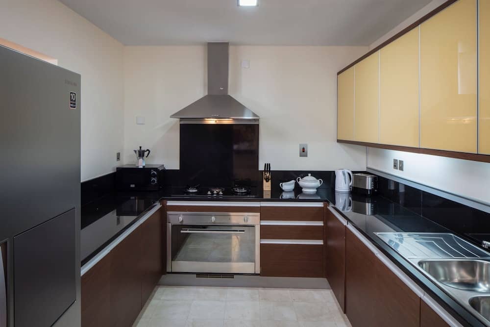 Luton Vacation Homes Grandeur Residence — 2