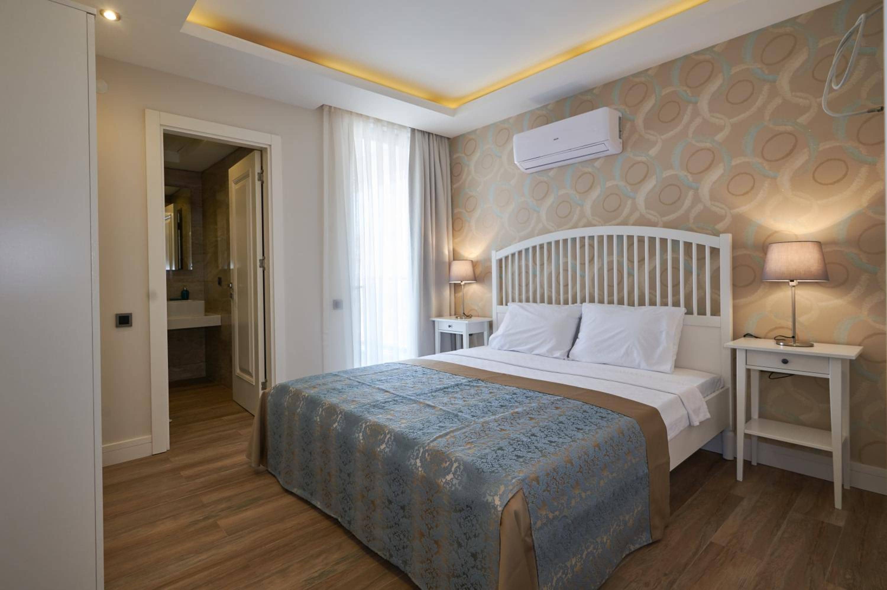 Lara Suite's Apart Hotel — 3