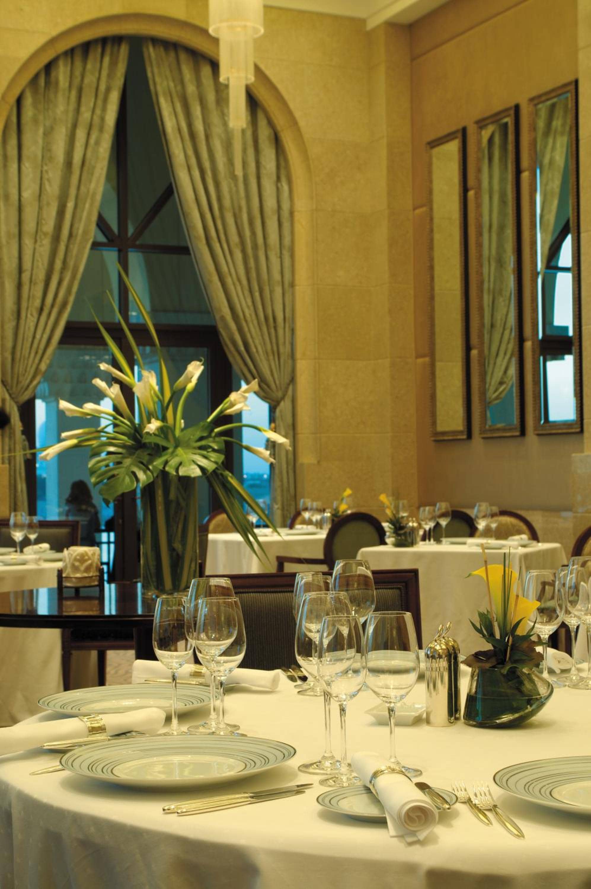 Shangri-La Hotel Apartments Qaryat Al Beri — 4