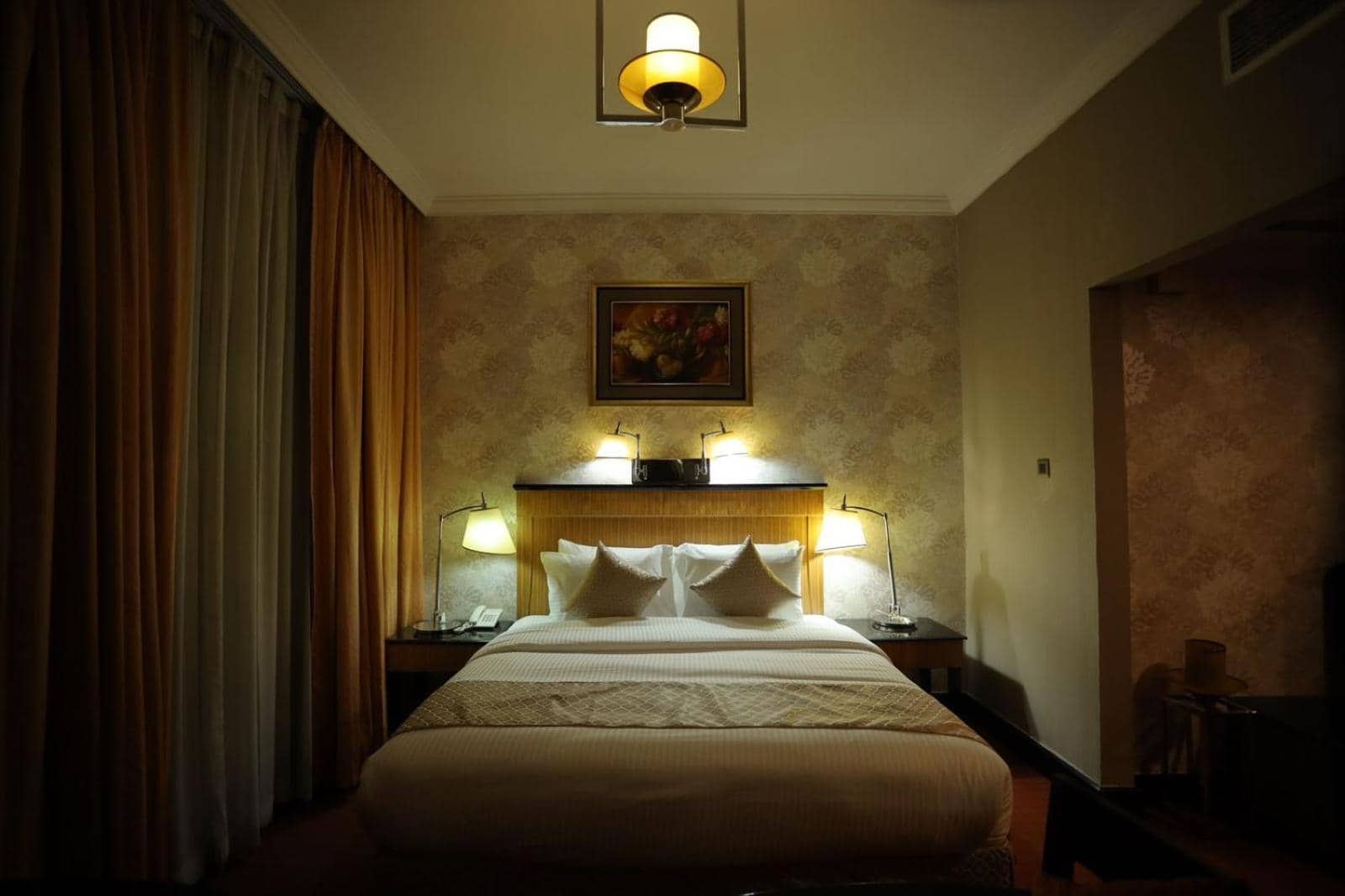 CREEK GATE HOTEL-BAITHANS — 4