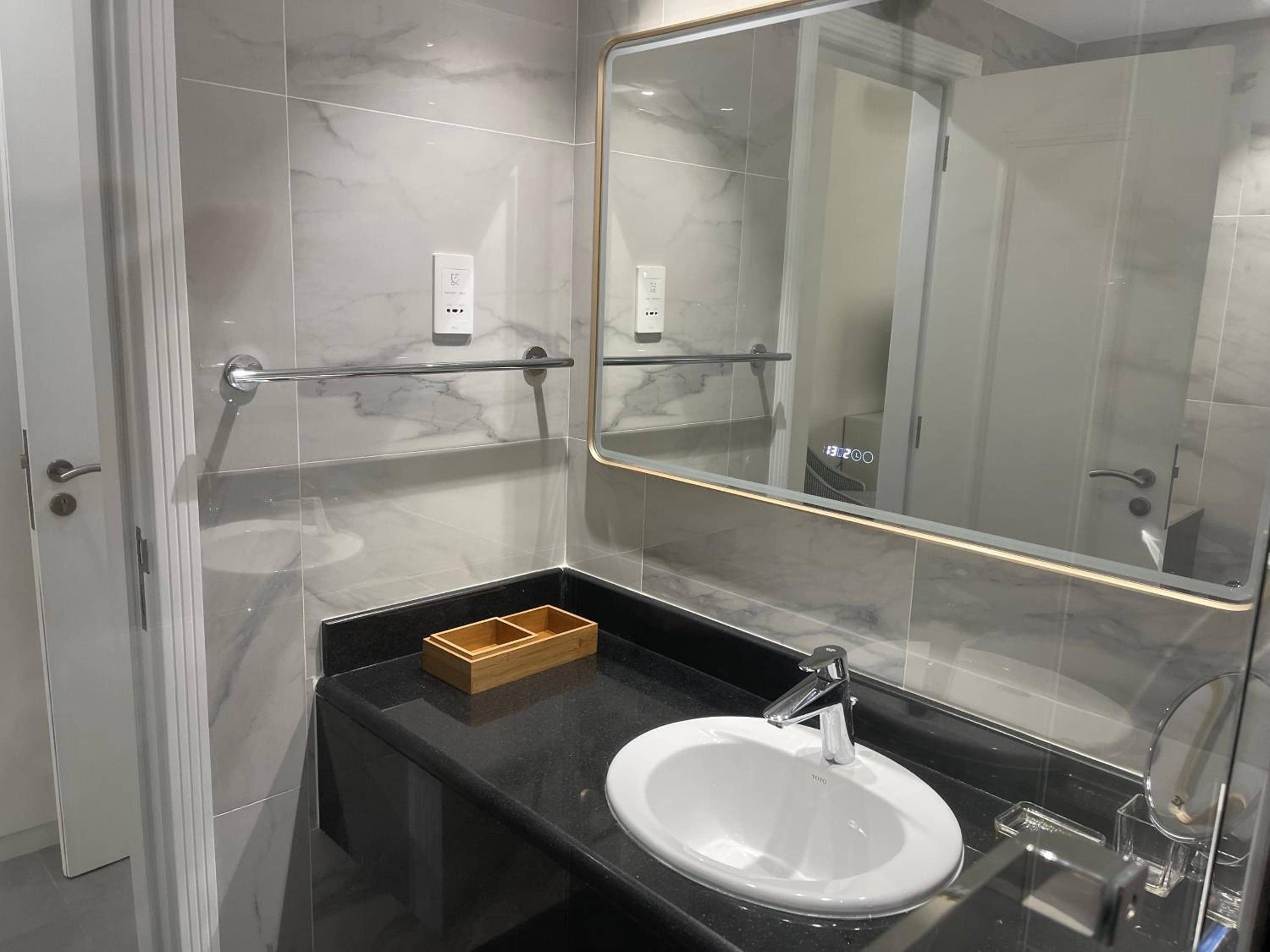 Birchfort - Newly renovated unique 1 bedroom apartment — 5