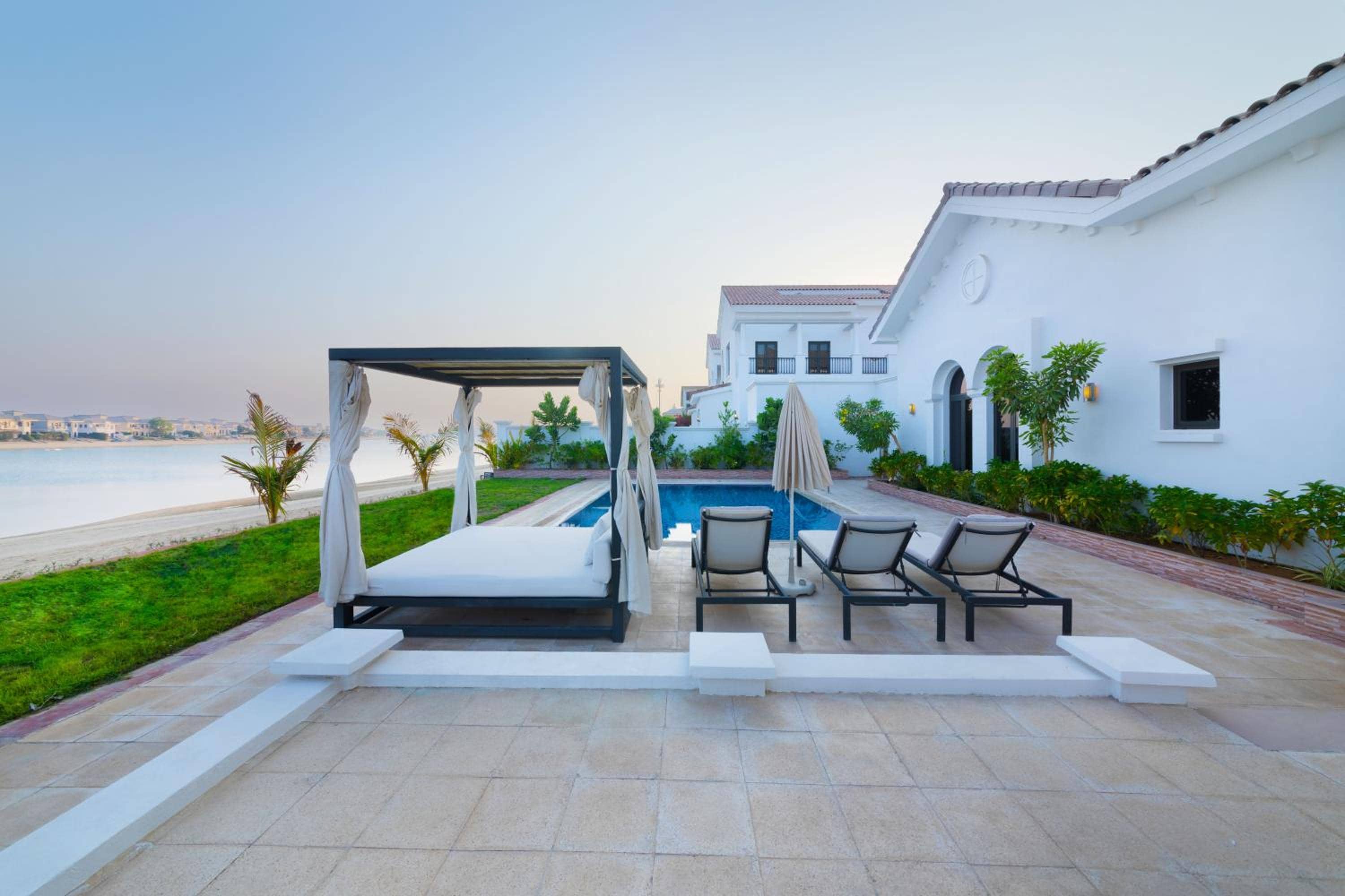 Maison Privee - Luxury Villa with Dramatic View Private Beach & Pool — 2