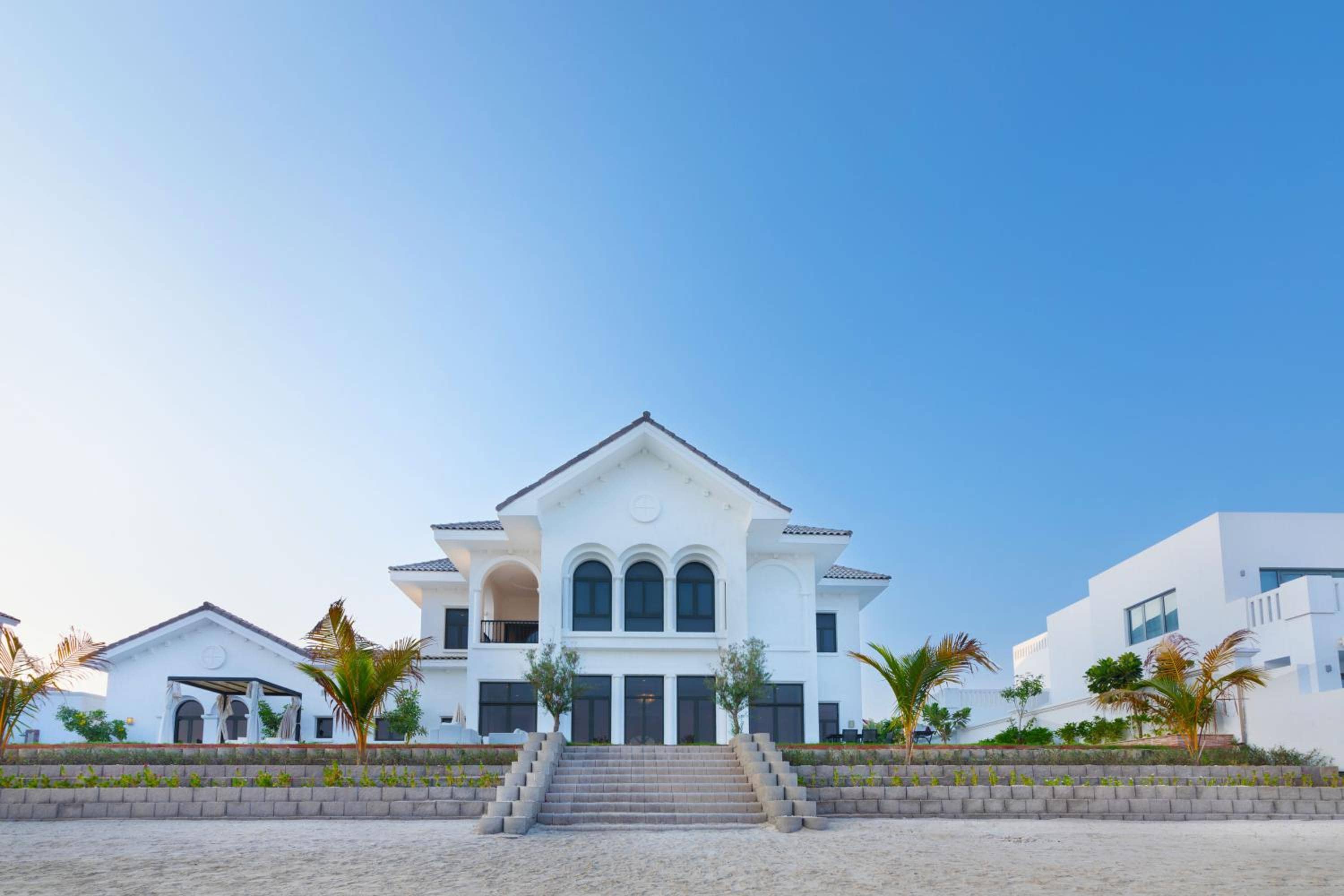 Maison Privee - Luxury Villa with Dramatic View Private Beach & Pool — 3