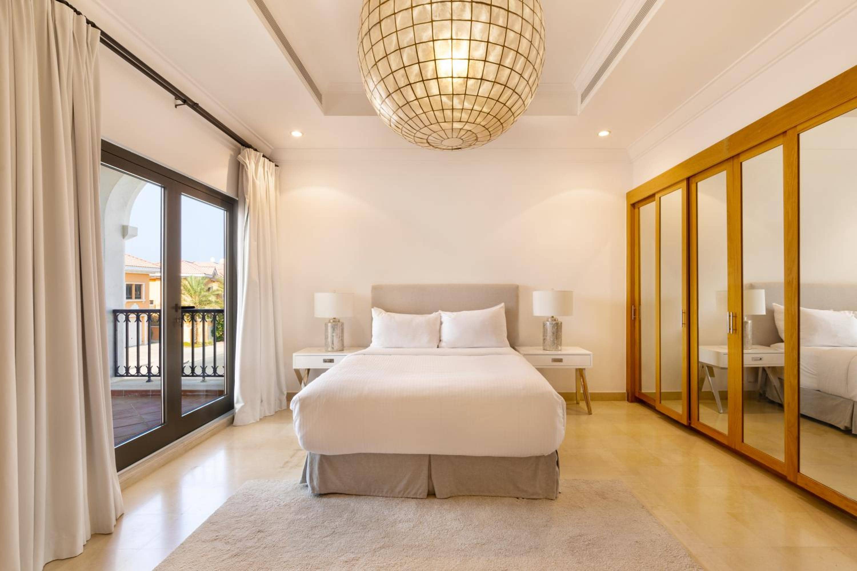Maison Privee - Luxury Villa with Dramatic View Private Beach & Pool — 4