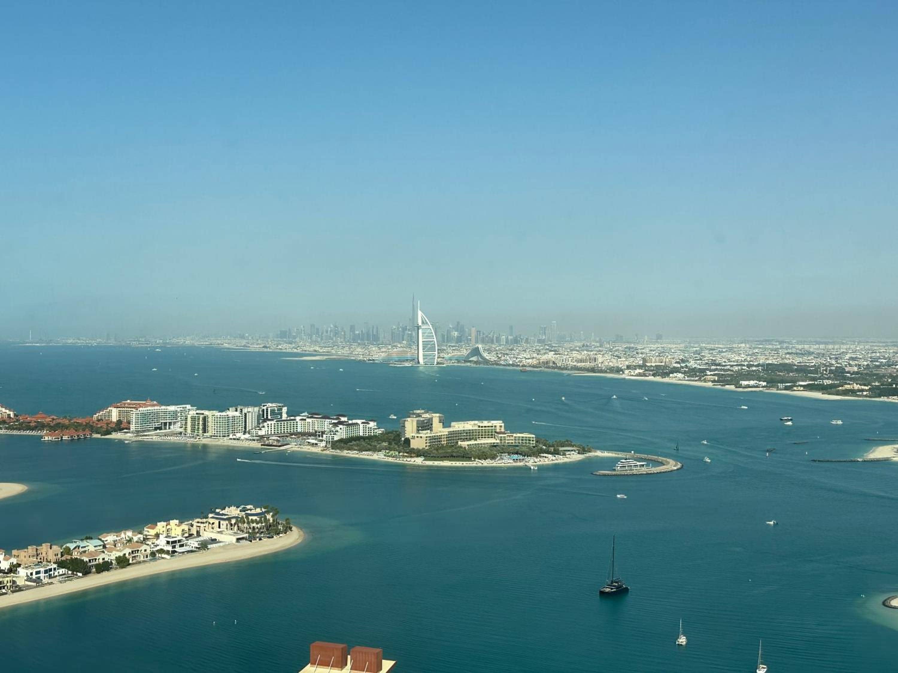 Palm Tower where Luxury & View meet in one place — 4