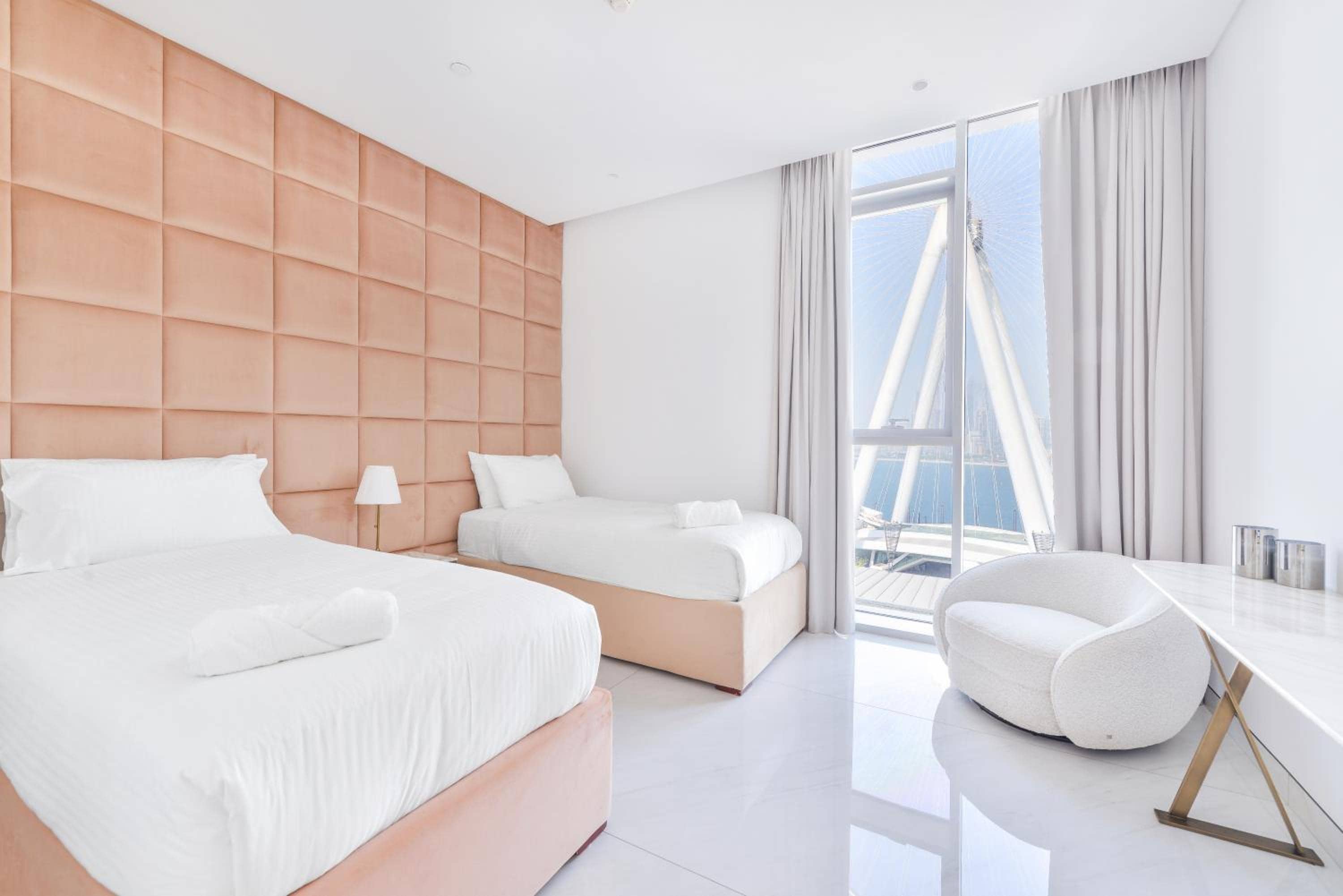 Spectacular 3 BR condo with maids room facing the Dubai Eye — 5