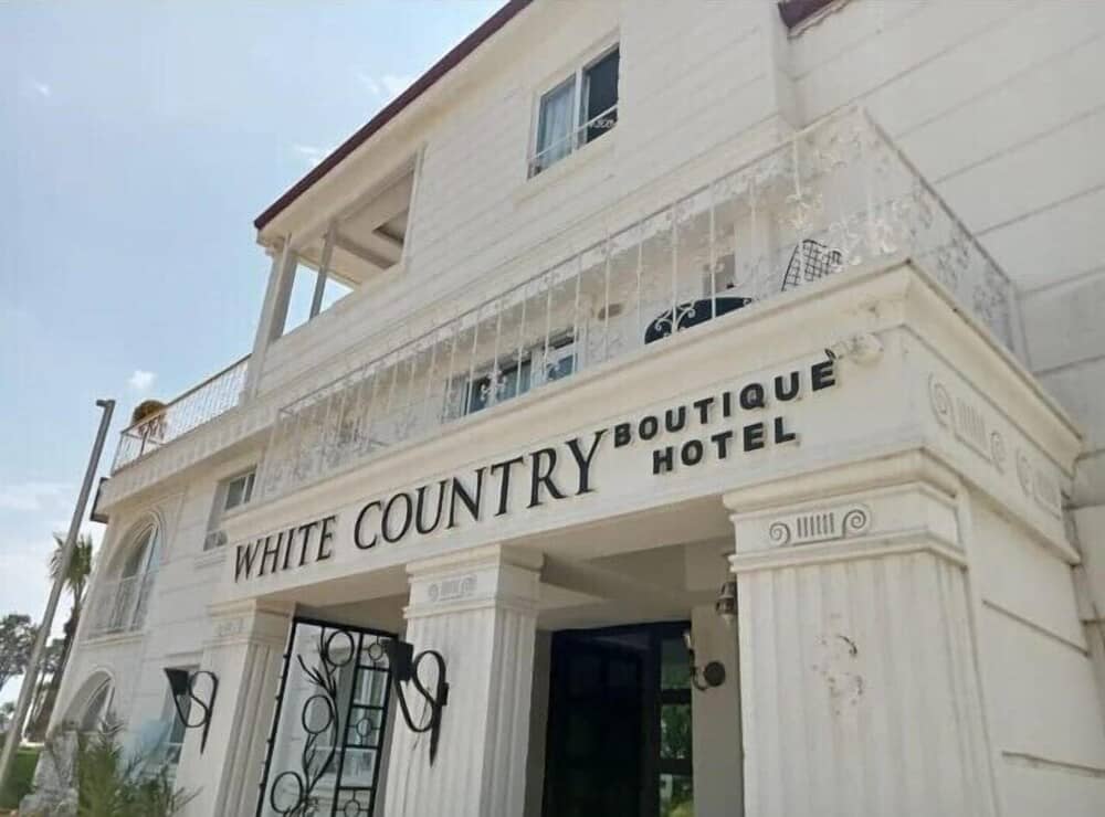 White Country Villages Hotel